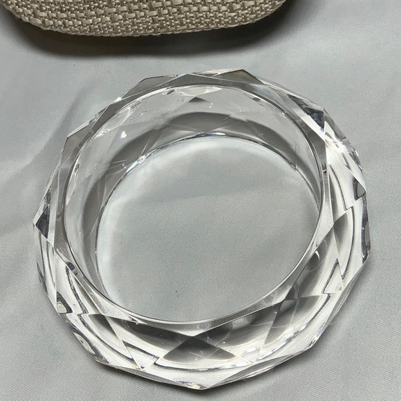 Clear Lucite bracelet - Picture 3 of 3